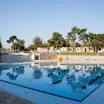 Village Mare Pineta Kamp alanı 4*