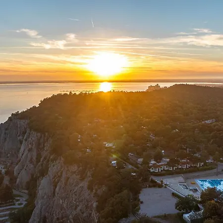 Campingplads Village Mare Pineta 4*