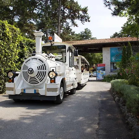 Village Mare Pineta 캠프장 4*